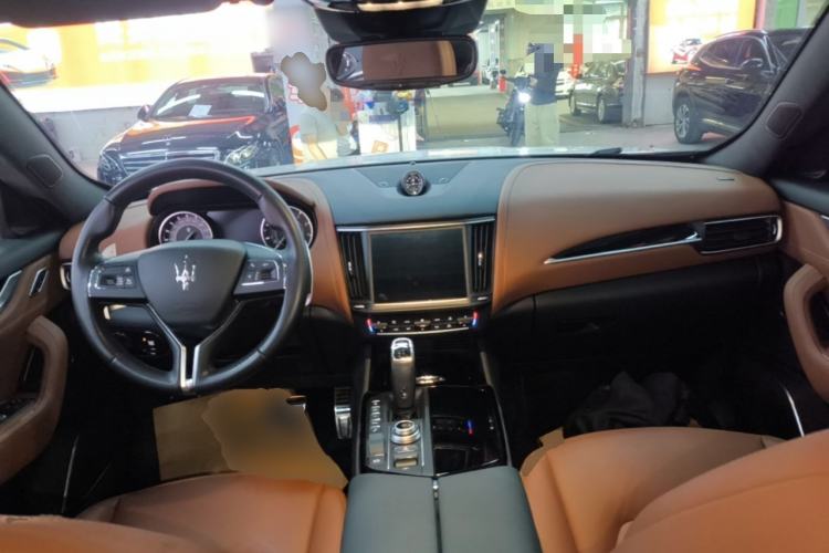 Used Maserati Levante 2022 2.0T GT Sharp Edition Center Console