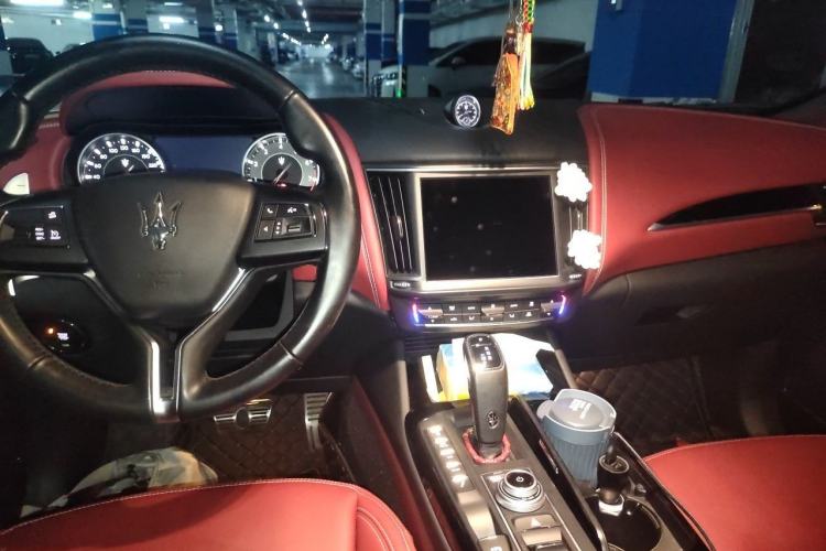 Used Maserati Levante 2022 2.0T GT Sharp Edition Center Console