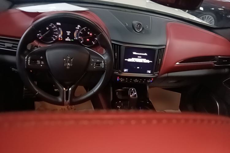 Used Maserati Levante 2022 2.0T GT Sharp Edition Center Console