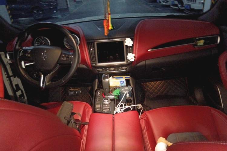 Used Maserati Levante 2022 2.0T GT Sharp Edition Center Console
