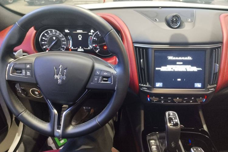 Used Maserati Levante 2022 2.0T GT Sharp Edition Center Console