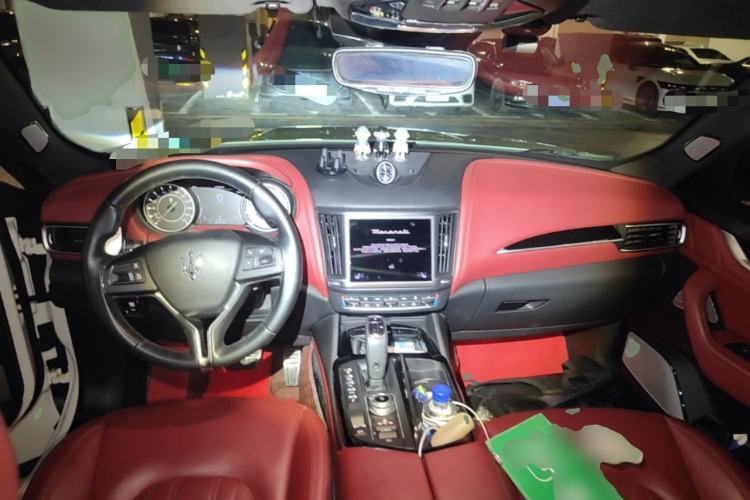 Used Maserati Levante 2022 2.0T GT Sharp Edition Center Console