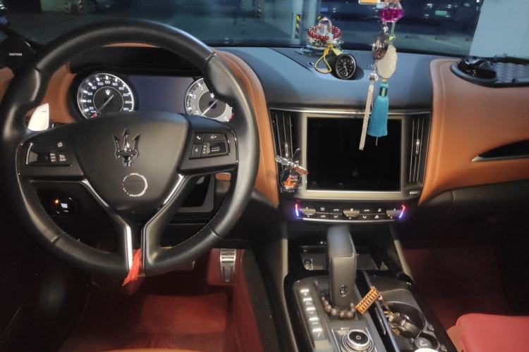 Used Maserati Levante 2022 2.0T GT Sharp Edition Center Console