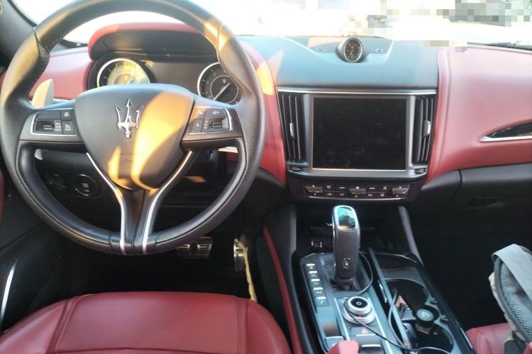 Used Maserati Levante 2022 3.0T Modena Center Console