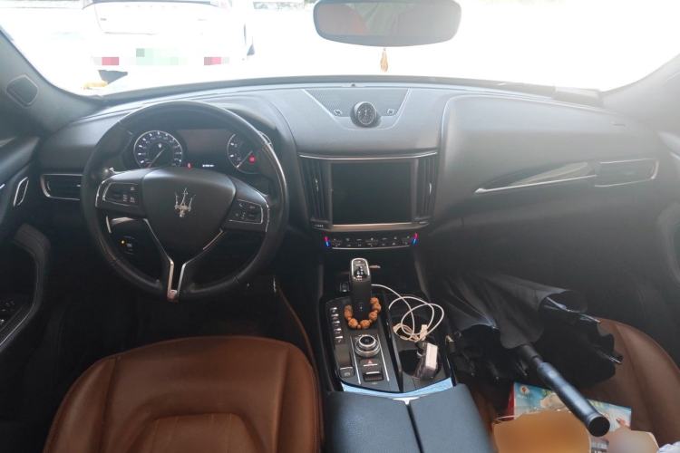 Used Maserati Levante 2022 2.0T GT Sharp Edition Center Console