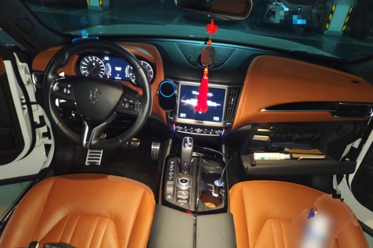 Used Maserati Levante 2022 2.0T GT Sharp Edition Center Console