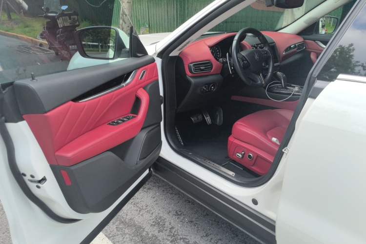 Used Maserati Levante 2022 2.0T GT Sharp Edition Driver Seat