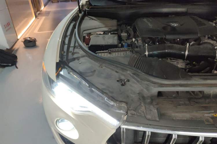 Used Maserati Levante 2022 2.0T GT Sharp Edition Engine Bay Right