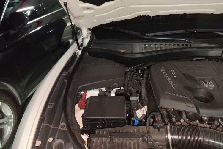 Used Maserati Levante 2022 2.0T GT Sharp Edition Engine Bay Right