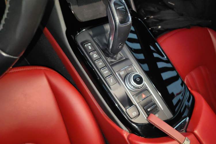Used Maserati Levante 2022 2.0T GT Sharp Edition Gear Lever