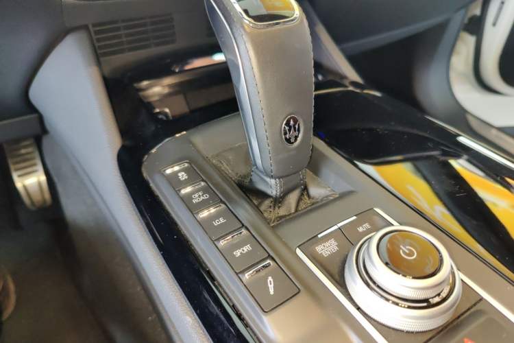 Used Maserati Levante 2022 2.0T GT Sharp Edition Gear Lever