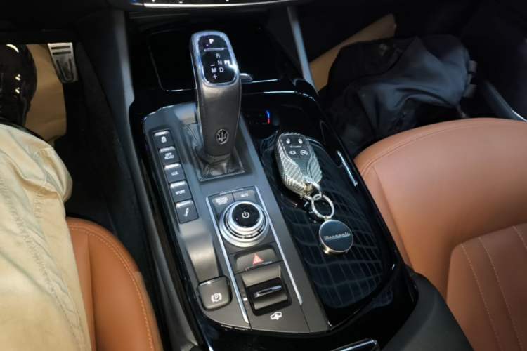 Used Maserati Levante 2022 2.0T GT Sharp Edition Gear Lever
