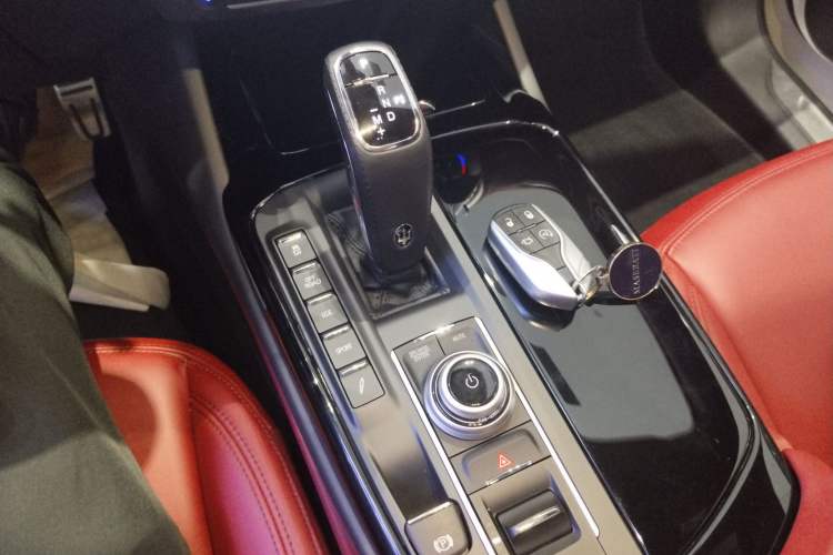 Used Maserati Levante 2022 2.0T GT Sharp Edition Gear Lever