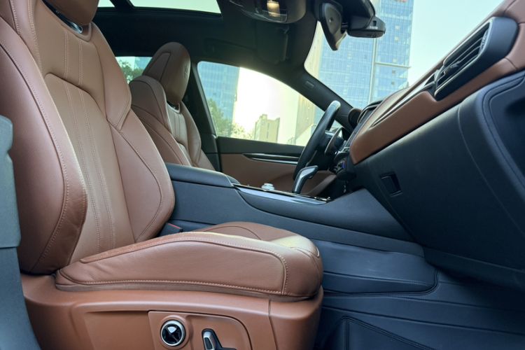 Used Maserati Levante 2022 3.0T Modena Interior 10