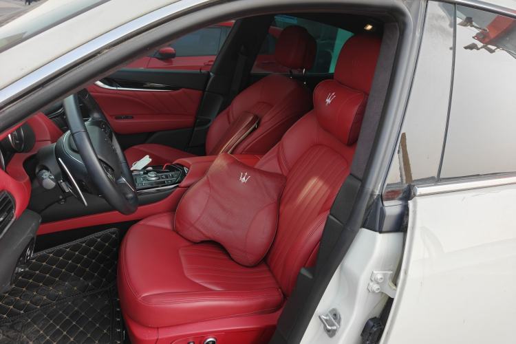 Used Maserati Levante 2022 2.0T GT Sharp Edition Interior 2