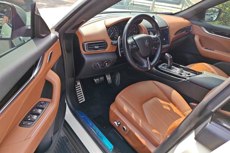 Used Maserati Levante 2022 2.0T GT Sharp Edition Interior 2