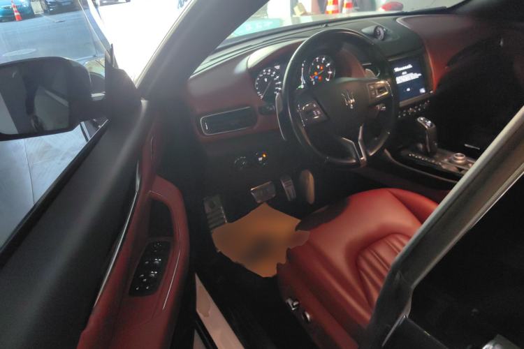 Used Maserati Levante 2022 2.0T GT Sharp Edition Interior 3