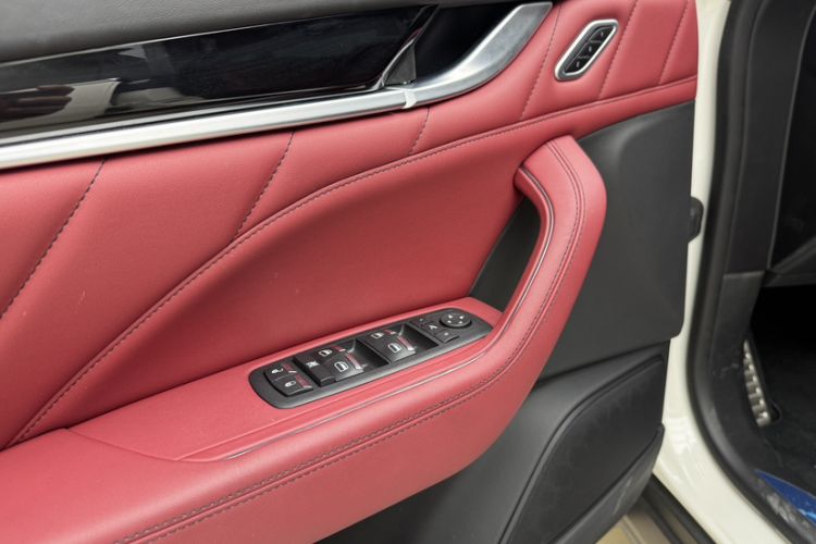 Used Maserati Levante 2022 2.0T GT Sharp Edition Interior 3