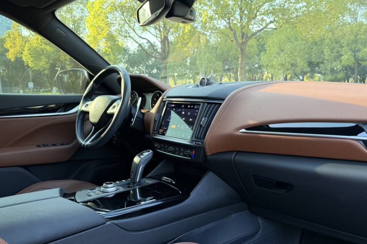 Used Maserati Levante 2022 3.0T Modena Interior 3