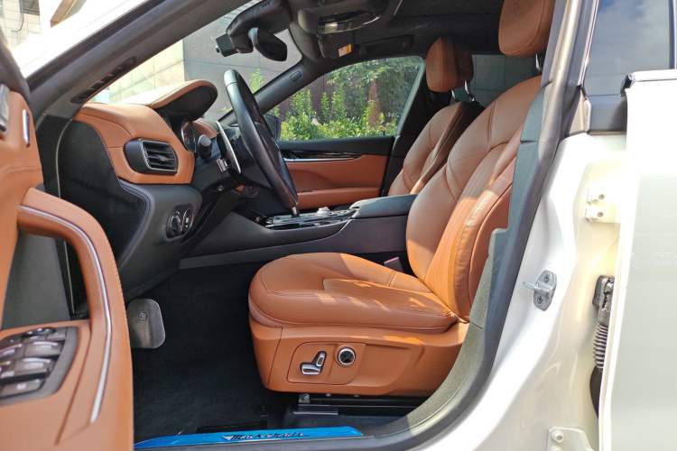 Used Maserati Levante 2022 2.0T GT Sharp Edition Interior 3