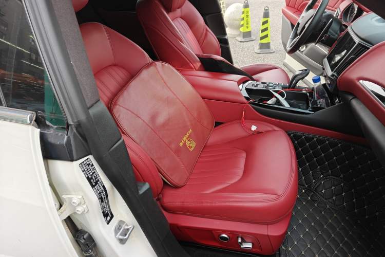 Used Maserati Levante 2022 2.0T GT Sharp Edition Interior 4