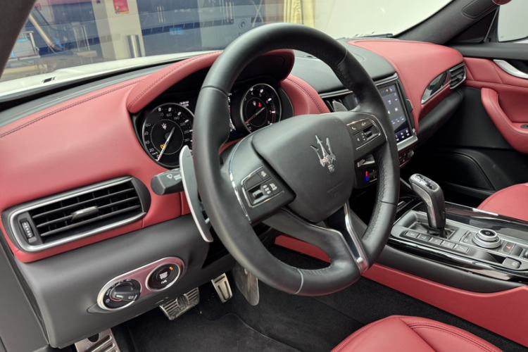 Used Maserati Levante 2022 2.0T GT Sharp Edition Interior 4