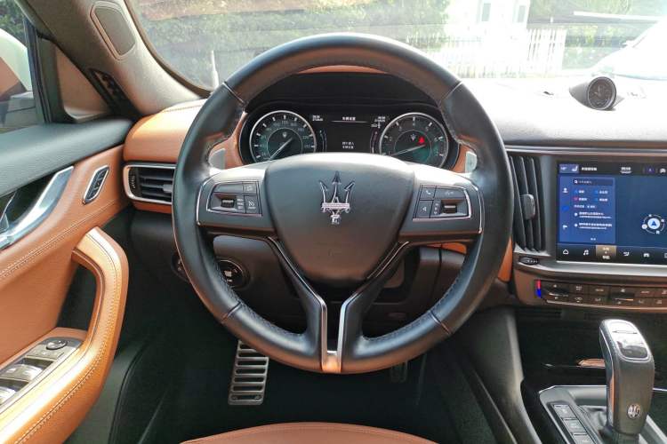Used Maserati Levante 2022 2.0T GT Sharp Edition Interior 5