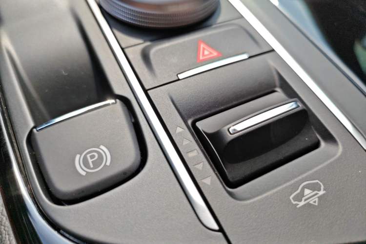 Used Maserati Levante 2022 2.0T GT Sharp Edition Interior 7