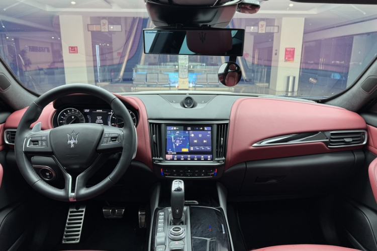 Used Maserati Levante 2022 2.0T GT Sharp Edition Interior 8