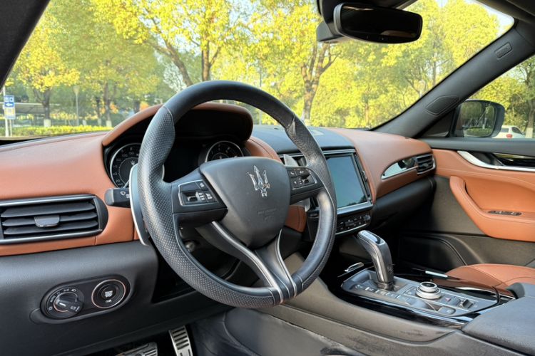 Used Maserati Levante 2022 3.0T Modena Interior 9