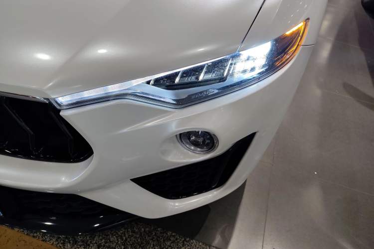 Used Maserati Levante 2022 3.0T Modena Left Front Headlight