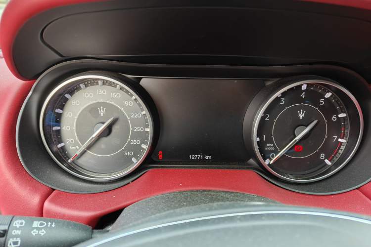 Used Maserati Levante 2022 2.0T GT Sharp Edition Odometer Close Up