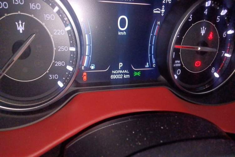 Used Maserati Levante 2022 2.0T GT Sharp Edition Odometer Close Up