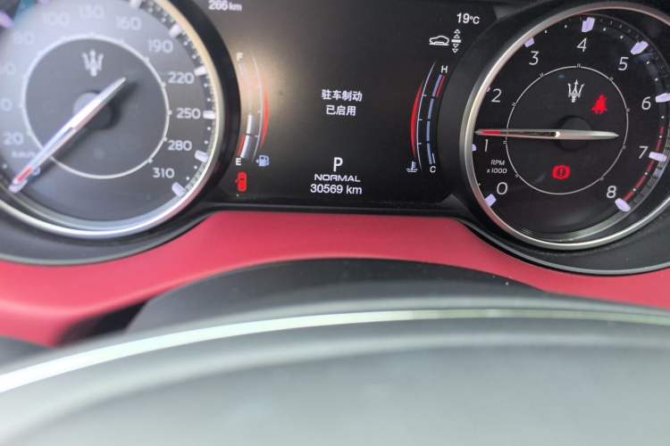 Used Maserati Levante 2022 2.0T GT Sharp Edition Odometer Close Up