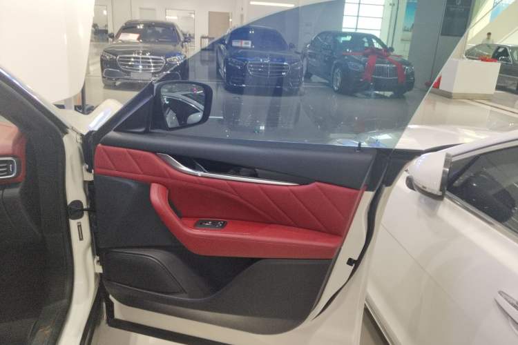 Used Maserati Levante 2022 2.0T GT Sharp Edition Right Front Door Interior