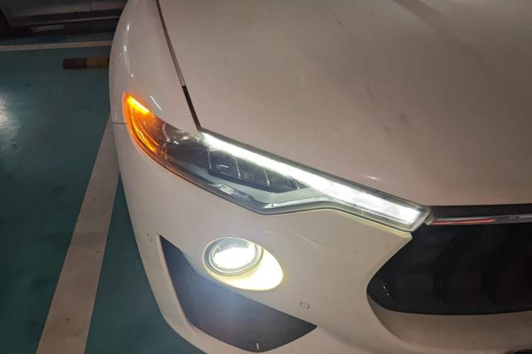 Used Maserati Levante 2022 3.0T Modena Right Front Headlight