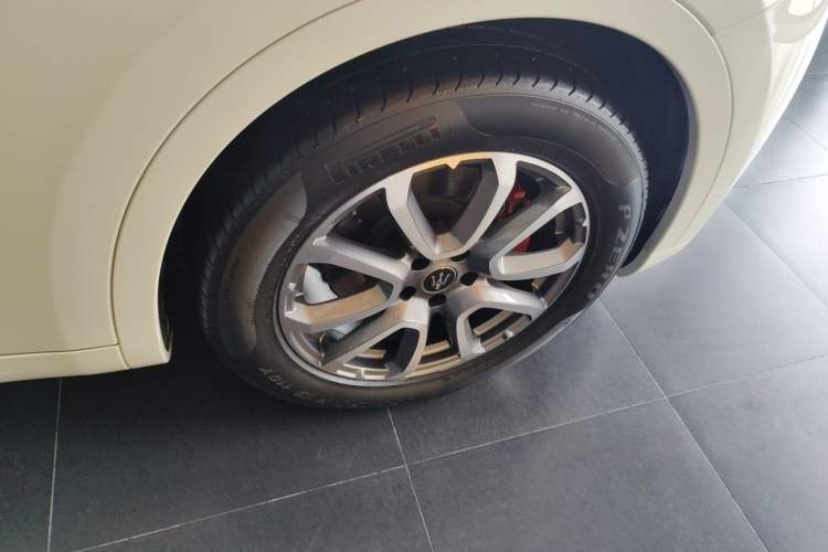 Used Maserati Levante 2022 2.0T GT Sharp Edition Right Front Wheel Hub