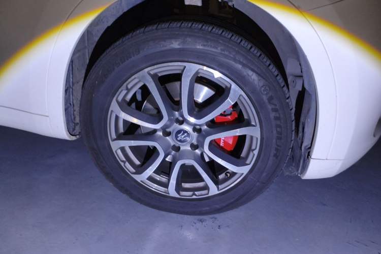 Used Maserati Levante 2022 2.0T GT Sharp Edition Right Front Wheel Hub