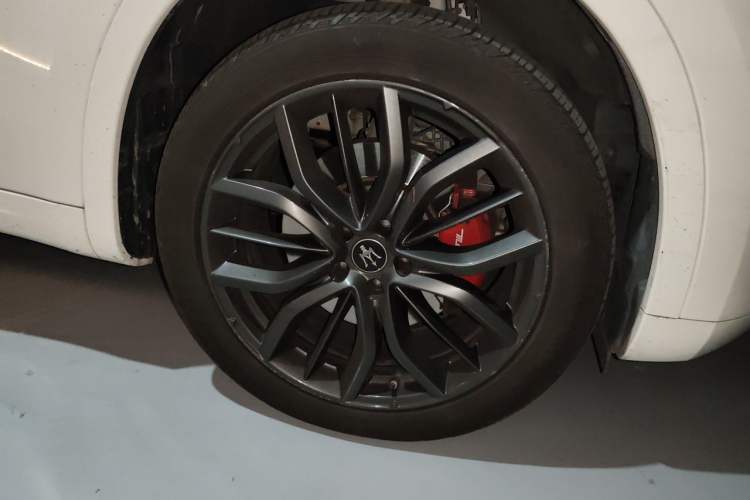 Used Maserati Levante 2022 2.0T GT Sharp Edition Right Front Wheel Hub