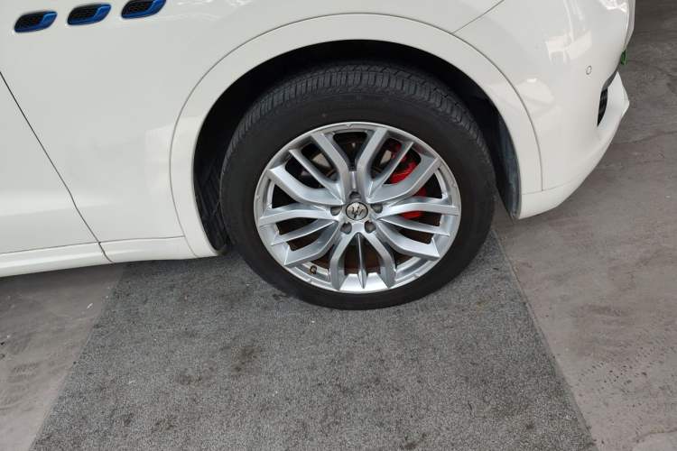 Used Maserati Levante 2022 2.0T GT Sharp Edition Right Front Wheel Hub