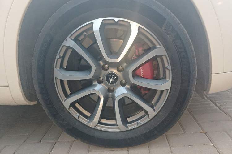 Used Maserati Levante 2022 2.0T GT Sharp Edition Right Front Wheel Hub