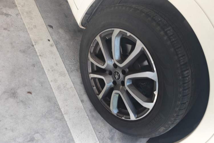 Used Maserati Levante 2022 2.0T GT Sharp Edition Right Front Wheel Hub
