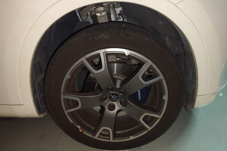 Used Maserati Levante 2022 2.0T GT Sharp Edition Right Front Wheel Hub