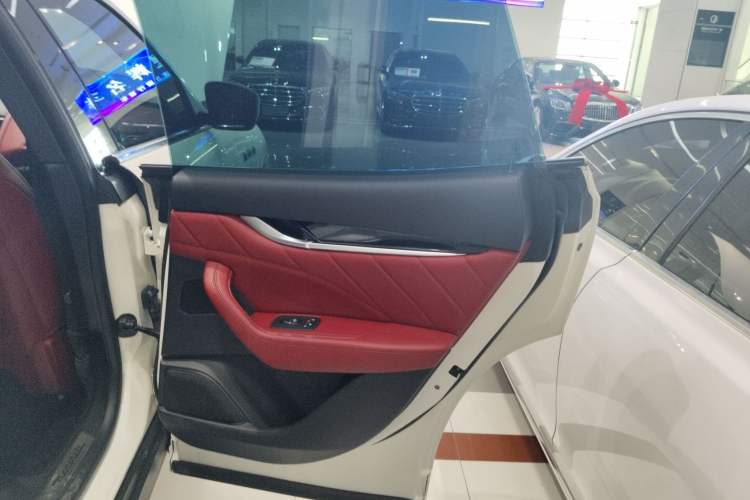Used Maserati Levante 2022 2.0T GT Sharp Edition Right Rear Door Interior