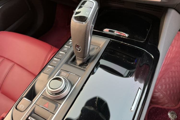 Used Maserati Levante 2023 3.0T Modena Interior 5