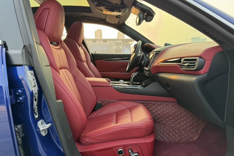 Used Maserati Levante 2023 3.0T Modena Interior 8