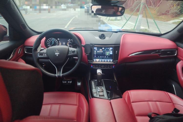 Used Maserati Levante 2023 3.0T Modena Center Console