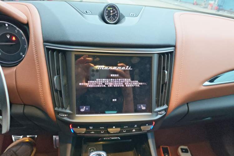 Used Maserati Levante 2023 3.0T Modena Audio And AC Panel