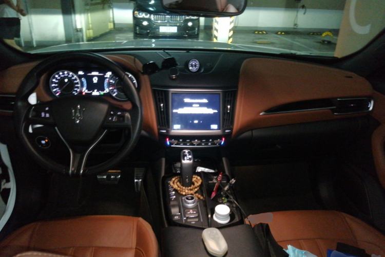 Used Maserati Levante 2023 3.0T Modena Center Console