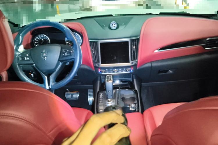 Used Maserati Levante 2023 2.0T GT Center Console